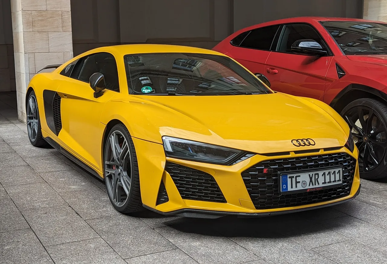 Rent Audi R8 V10 in Dubai