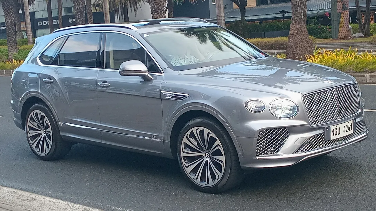 Rent Bentley Bentayga in Dubai