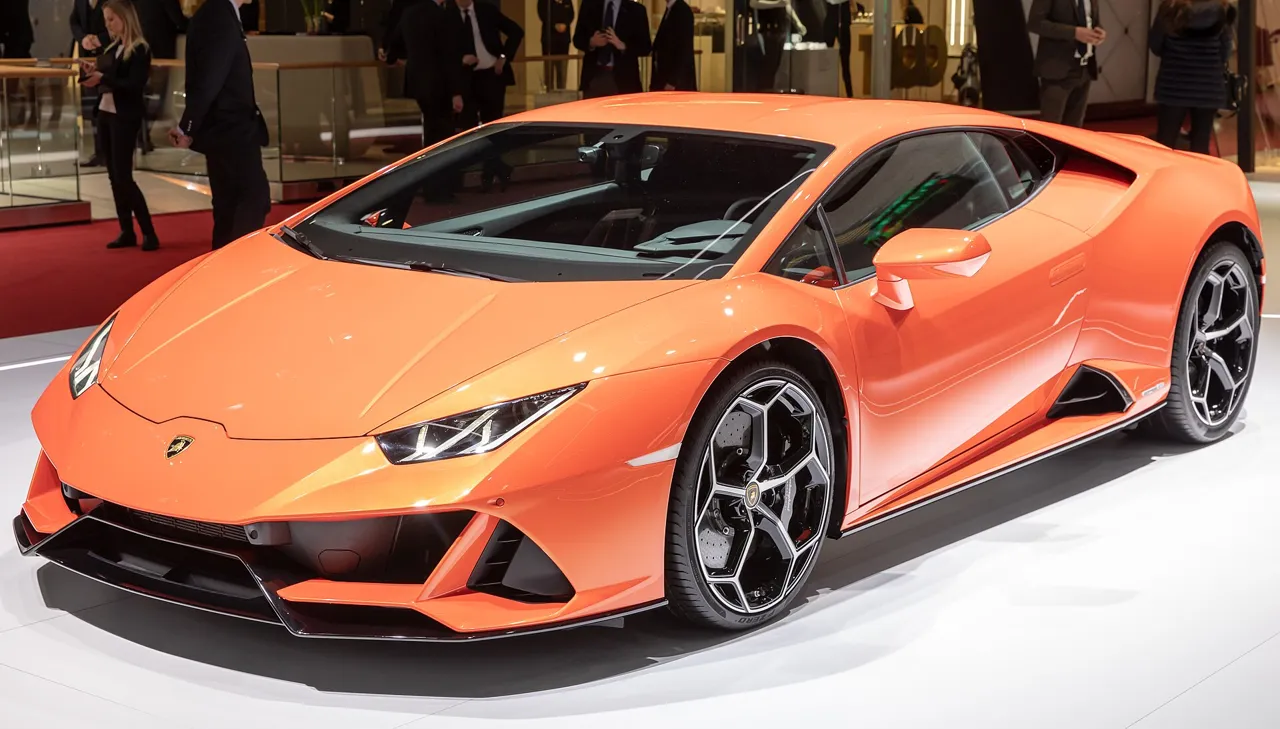 Rent Lamborghini Huracan EVO in Dubai