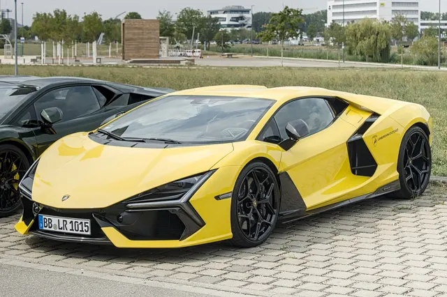 Lamborghini Revuelto