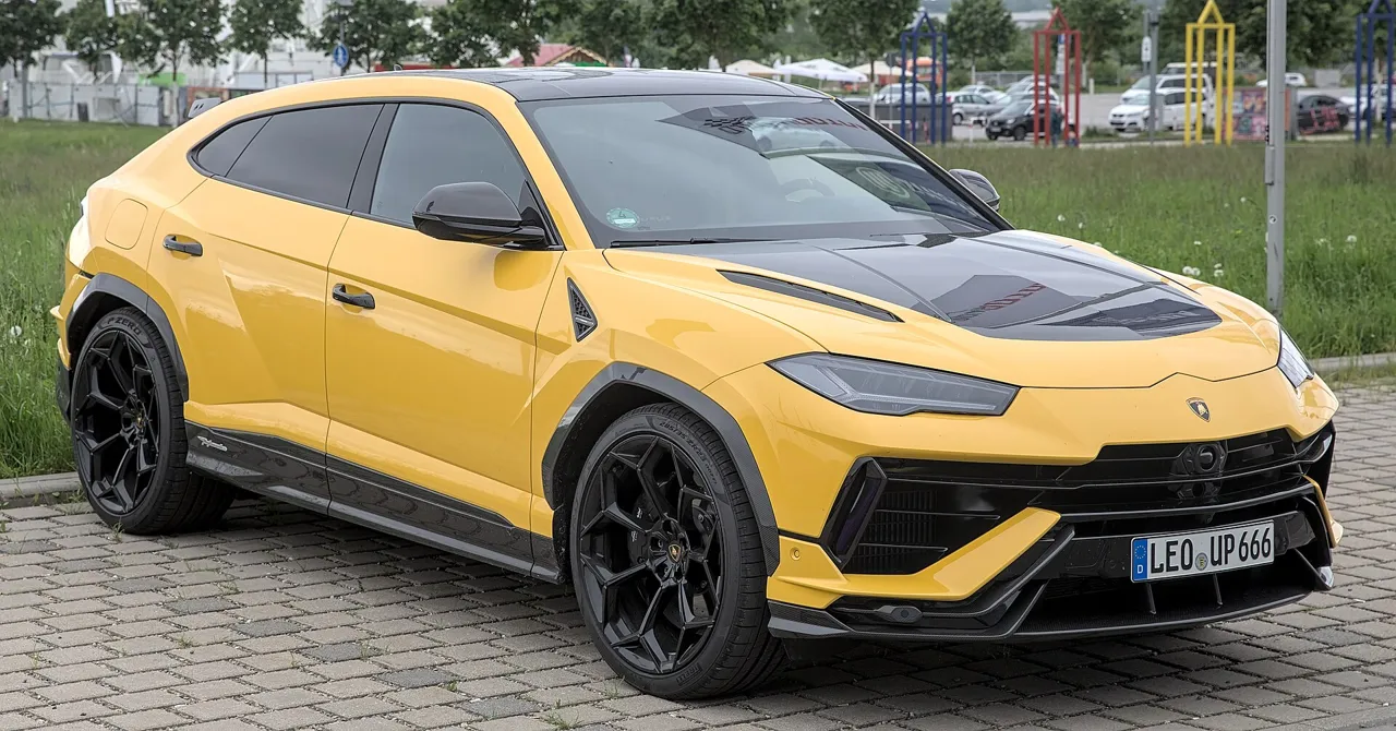 Rent Lamborghini Urus in Dubai