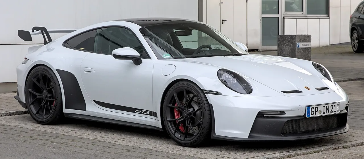 Rent Porsche 911 GT3 in Dubai