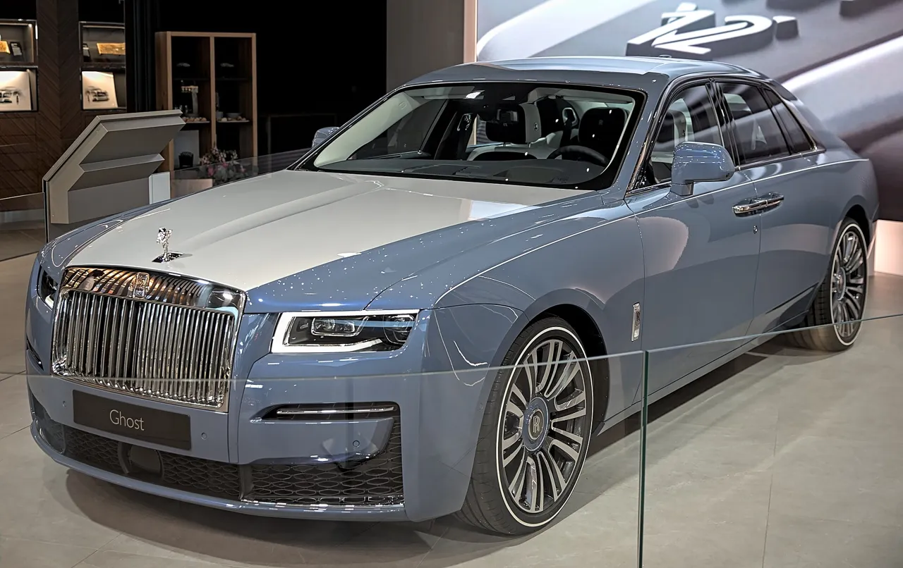 Rolls-Royce with chauffeur in Dubai